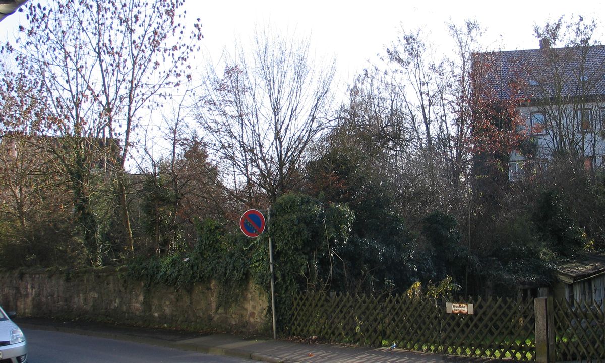 Mehrfamilienhaus mit 11 Wohnungen und Tiefgarage – vorher